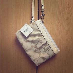Coach wristlet (NEW)